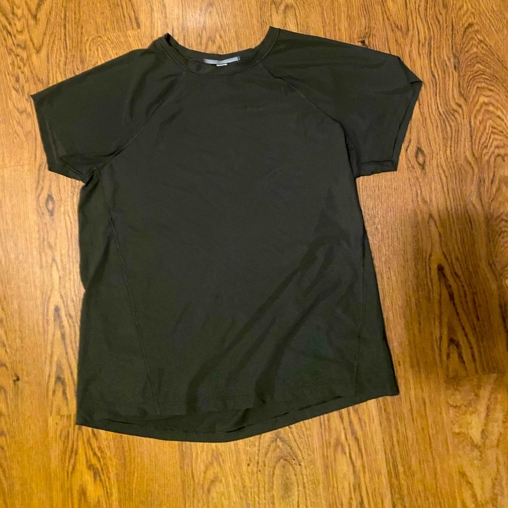 Athleta tee size small